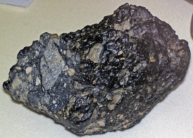 File:Lunaite (lunar breccia) (Northwest Africa 8586 Meteorite) 4 (17381662662).jpg